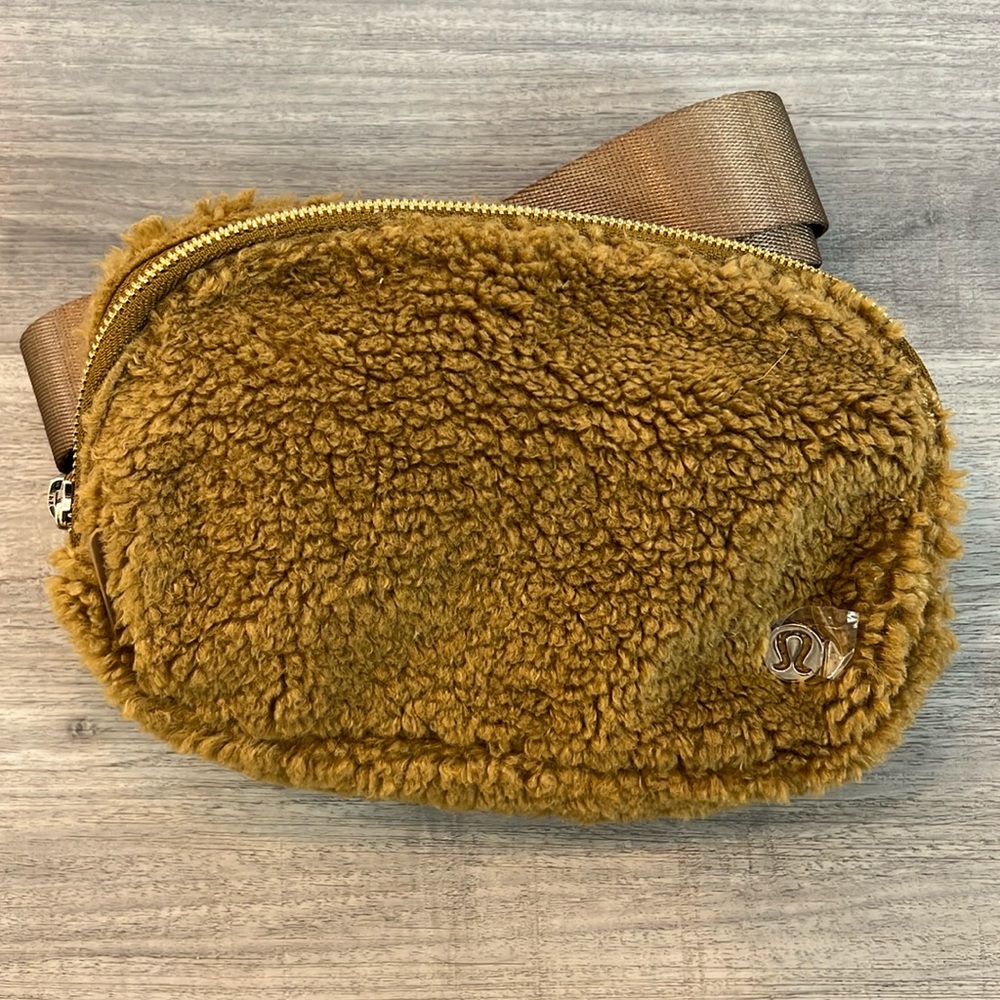 Lululemon Everywhere Belt Bag *Fleece